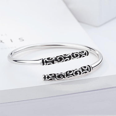 THAI SILVER Vine Detailed 'STRENGTH' Bracelet